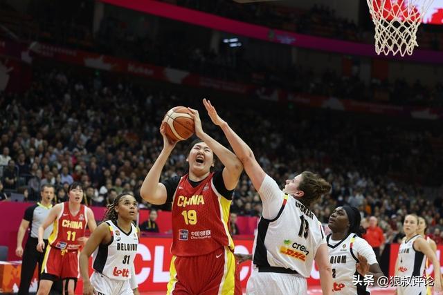 8868体育平台-张子宇成年国家队首次轰20+11创新高 第三节连吃进攻犯规惹争议